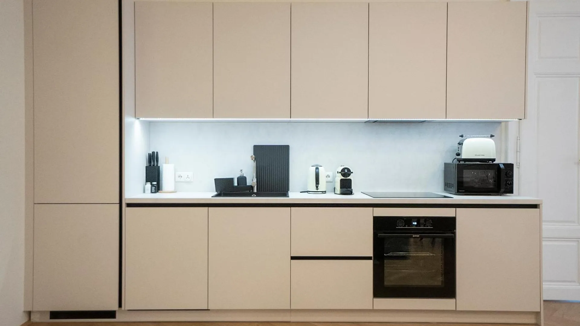 Elegant 2Br Apt Near Parliament, Self 24H Check-In Vienna 0*,  Austria