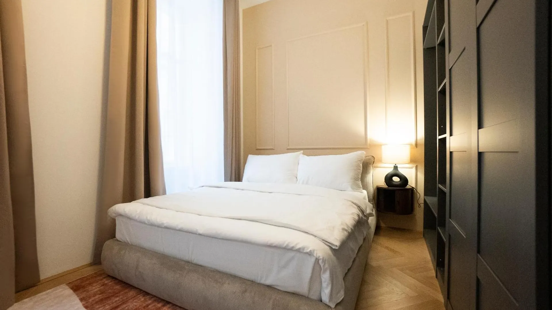 Elegant 2Br Apt Near Parliament, Self 24H Check-In Vienna