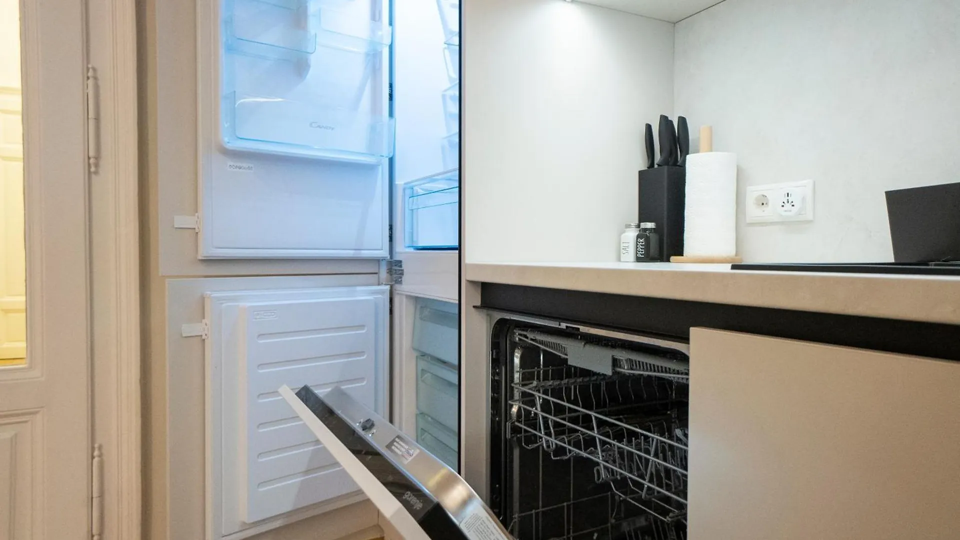 Elegant 2Br Apt Near Parliament, Self 24H Check-In Vienna Austria