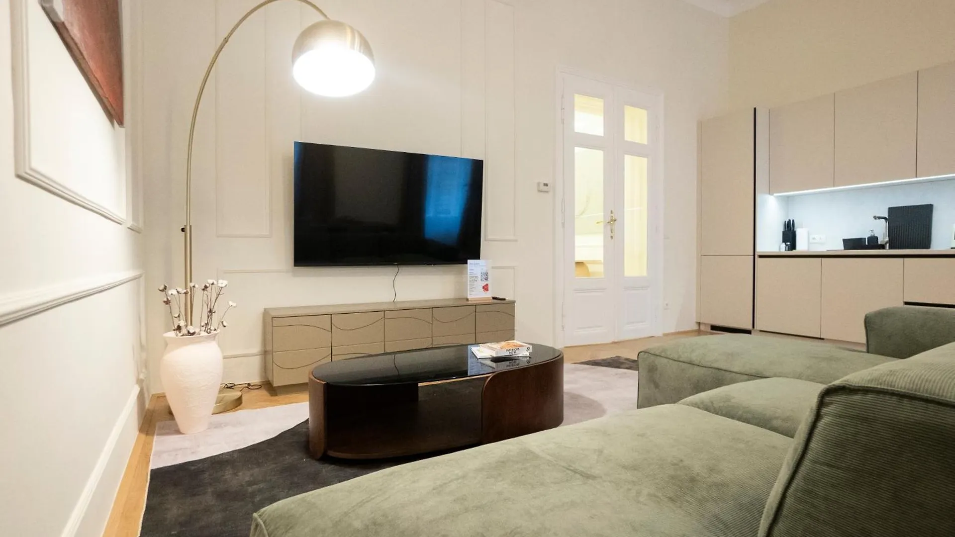 Elegant 2Br Apt Near Parliament, Self 24H Check-In Vienna Austria