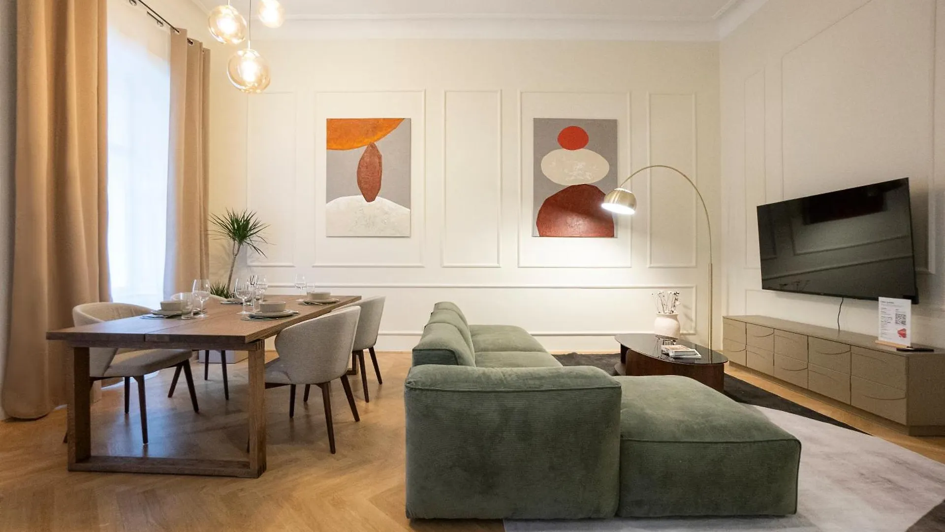 Elegant 2Br Apt Near Parliament, Self 24H Check-In Vienna Apartment
