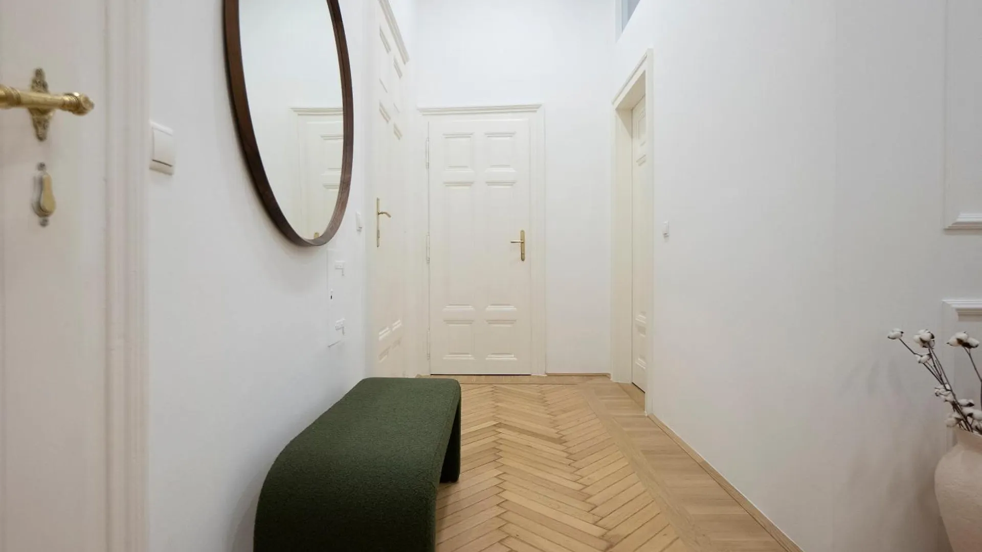 Elegant 2Br Apt Near Parliament, Self 24H Check-In Vienna 0*,  Austria
