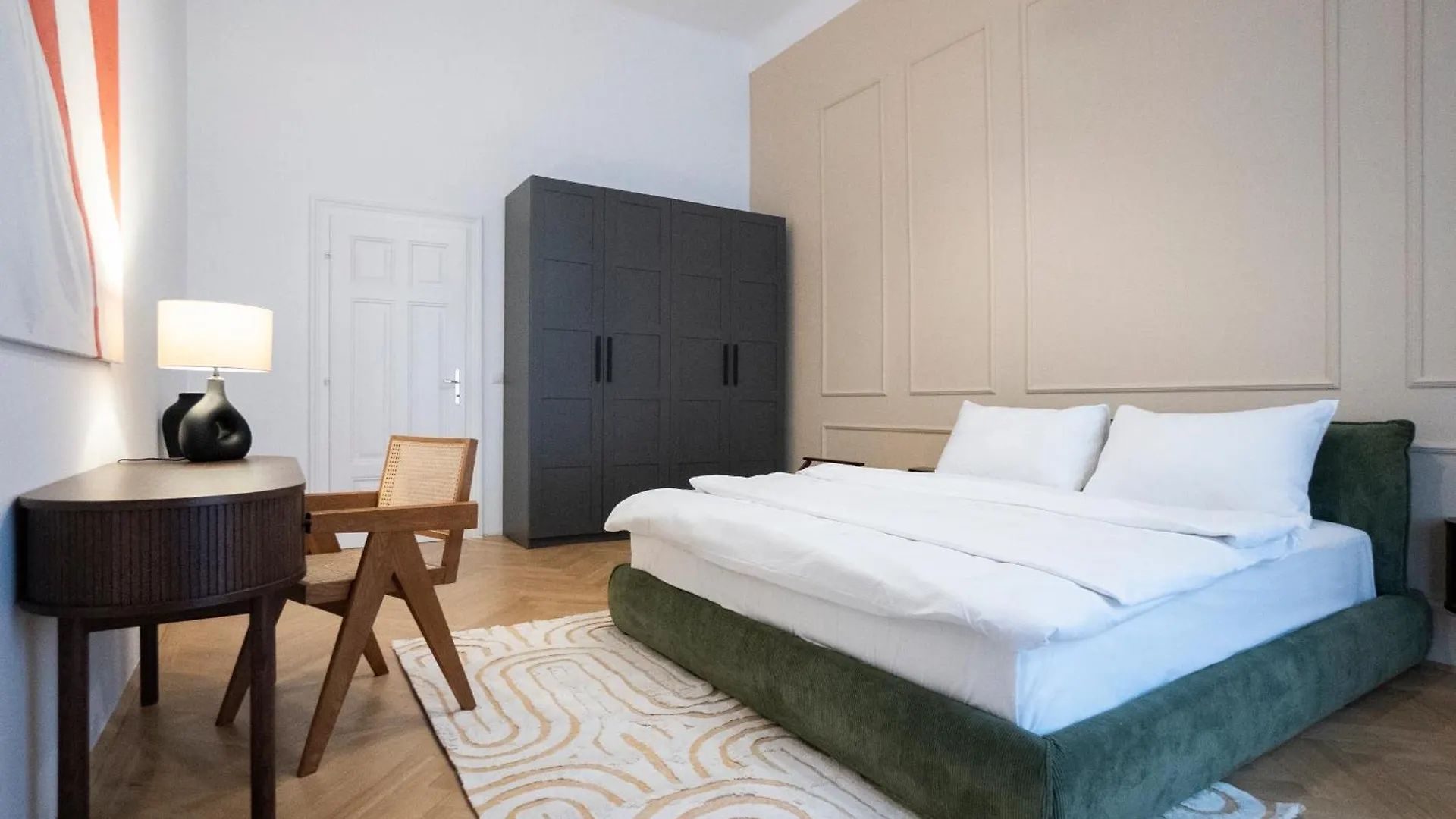 Elegant 2Br Apt Near Parliament, Self 24H Check-In Vídeň